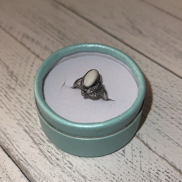 Native Mother of Pearl ring unmarked T17 2.7 grams Size 6 - Picture 7 of 7